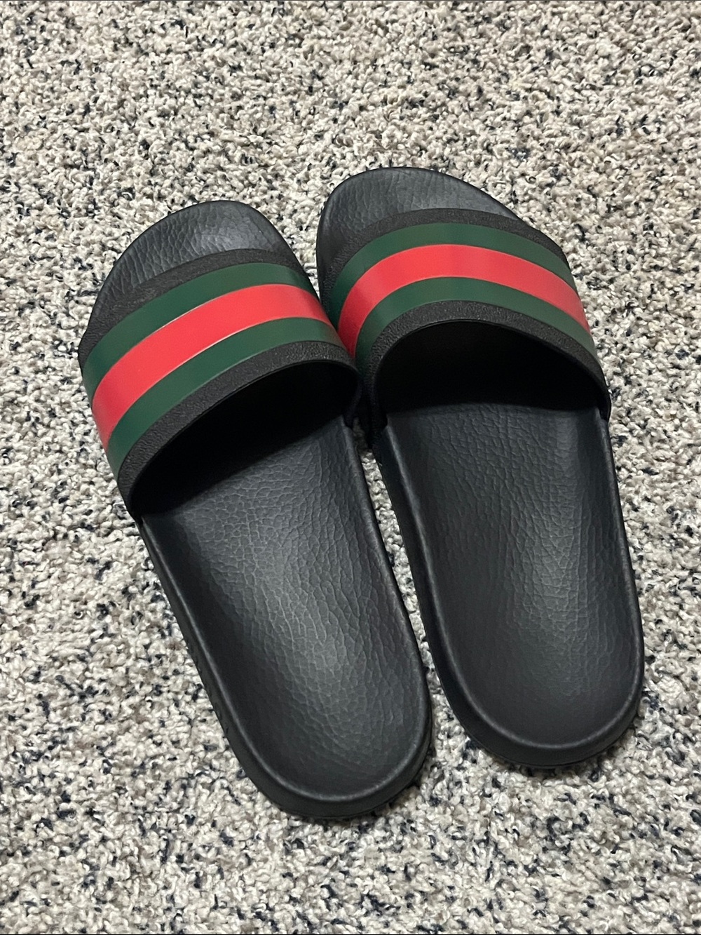 The Gucci Pursuit ‘72 Rubber Slide - Picture 2 of 8